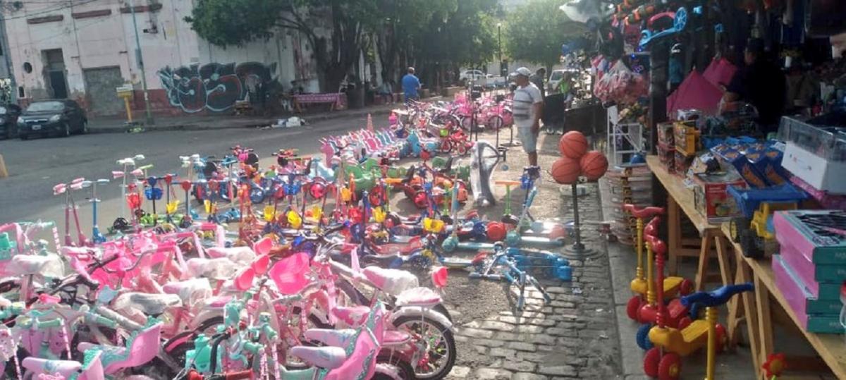 Retiran a los vendedores ambulantes de El Bajo: “La vereda es de los ciudadanos”